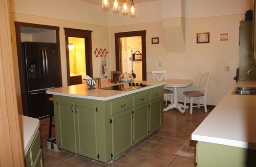 Fairport House | The Farm House-Just 1 Hour from KC Sports fans! Great for Any Season! Pet Friendly