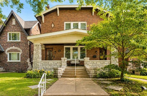 St. Louis House | The Fillmore House - Historic 2BR Near Carondelet