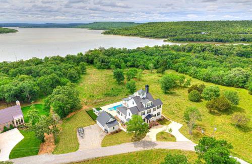 Eufaula House | The Grand Overlook 6BR Pool Sleeps 19