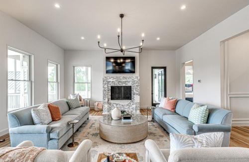 Eufaula House | The Grand Overlook 6BR Pool Sleeps 19