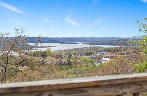 Kimberling City House | The Greenview Manor with Lake Views