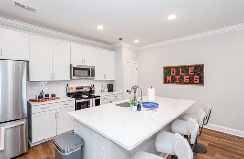 Oxford House | The Grove Getaway at Patterson Place