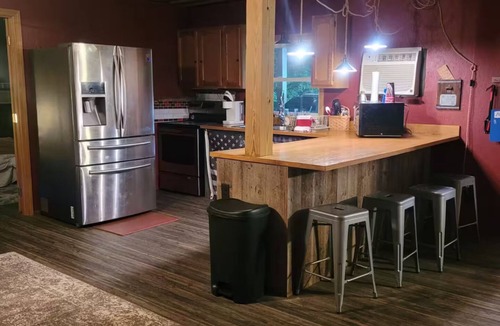 Evensville House | The Hideaway - Private Mini-Farm Retreat for two