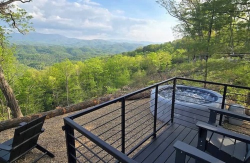Tallassee House | The Holly- Tree House views of the Smoky Mountains