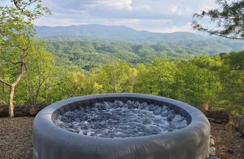 Tallassee House | The Holly- Tree House views of the Smoky Mountains