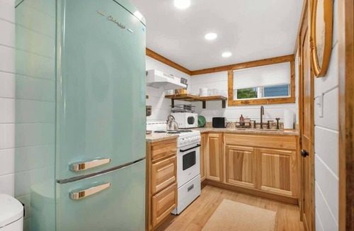 Lookout Valley Neighborhood Association Cabin | The Honeycomb Cabin