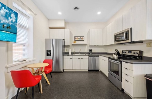 East Market District Condo | The Kentucky Mule-Huge 1BR/Stay Nulu Marketplace