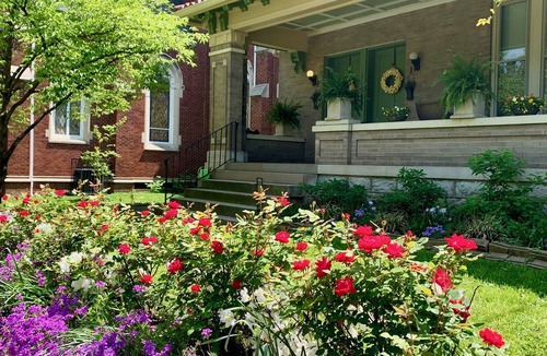 Old Louisville House | The Kentucky Rose - Old Louisville with deck and courtyard