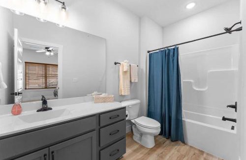 Indian Point House | The Lake Fish-Amazing Views-Sleeps 24-indoor-outdoor pools