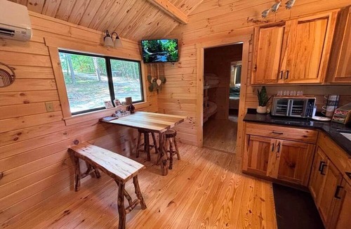 Clay City Cabin | The Lakeview Cabin and Highland Retreat