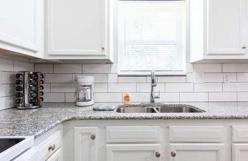 Lexington House | The Lexington Lux l Quaint & Cozy l Horse Park