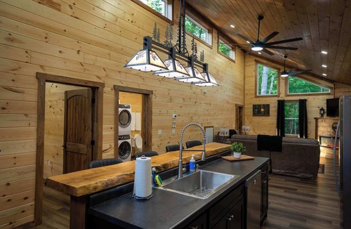 Campton Cabin | The Lighthouse | Secluded | Hot Tub | Private Pond