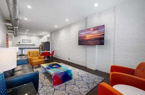 East Market District Condo | The Lily - Modern 3 BR/Stay Nulu Marketplace
