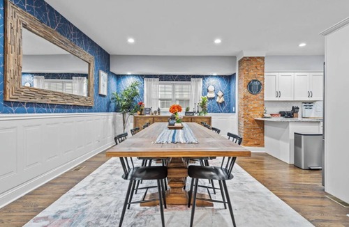 Southmoreland House | The Locust Estate - Gillham Park - 4 Bedrooms - Walk to KC Streetcar