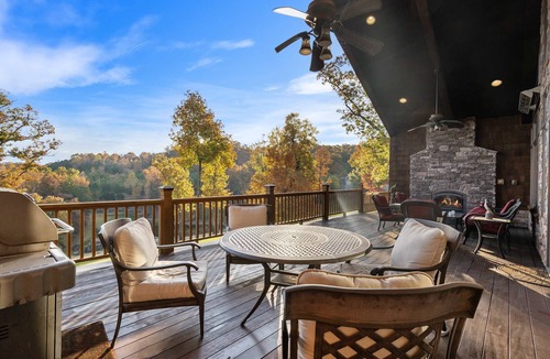 Branson Theater District House | The Lodge at Rock Canyon + 2 Free Tickets