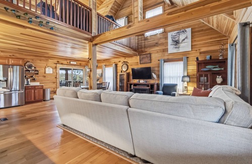 Jamestown Cabin | The Lodge @ Lake Cumberland Heated Pool - Lake View