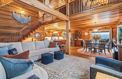 Jamestown Cabin | The Lodge @ Lake Cumberland Heated Pool - Lake View