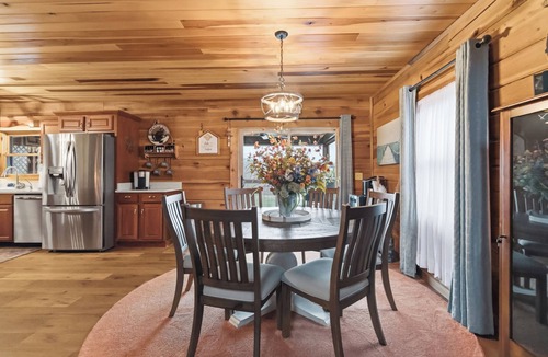 Jamestown Cabin | The Lodge @ Lake Cumberland Heated Pool - Lake View