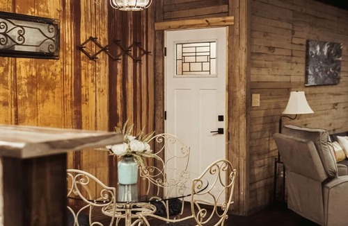 Belmont Apartment | The Loft on Main