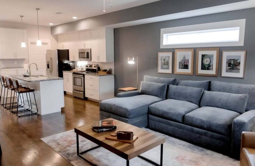 Clarksville House | The Lookout, by Lori in Downtown (88 Promontory)