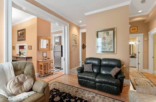 Old Louisville Condo | The Louisville Cottage | Prime Location | Near DT!