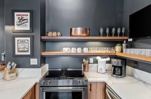 Butchertown House | The "Manhattan": Downtown Speakeasy