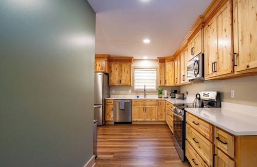 Elizabethtown House | The Maple Den