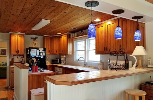 Ocracoke House | The Mary Francis: Dog friendly, near Springers Point and Lighthouse