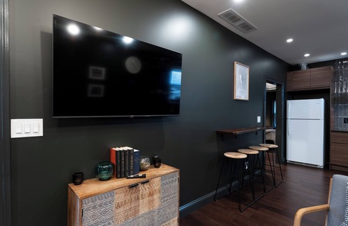 Schnitzelburg House | The Mashbill - Boutique Bourbon Retreat - Walkable - Close to Expo Center & NULU