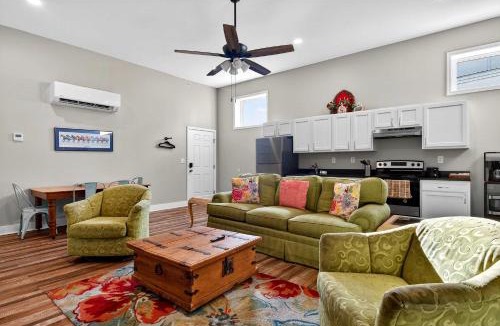 Taylor Berry House | The Matt Winn Suite A Cozy Modern Brick Home