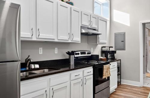 Taylor Berry House | The Matt Winn Suite A Cozy Modern Brick Home