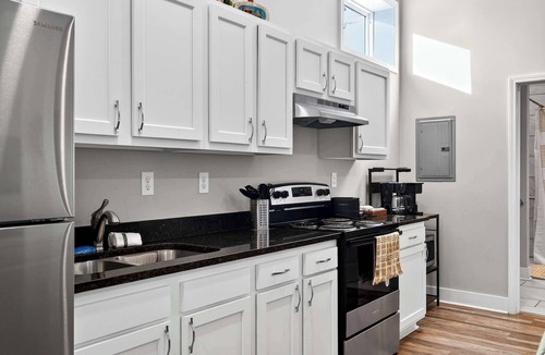 Taylor Berry House | The Matt Winn Suite | A cozy & modern brick home!