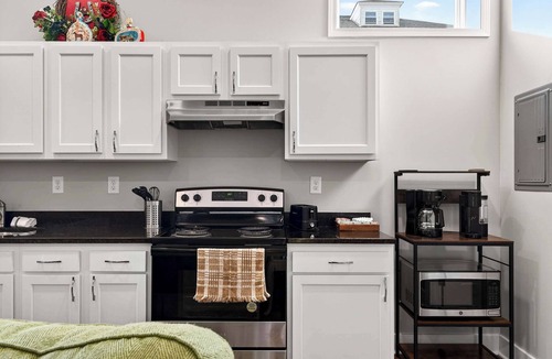 Taylor Berry House | The Matt Winn Suite | A cozy & modern brick home!