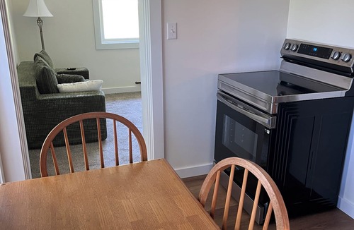 Livingston House | The Miller House-Charming 2-bedroom house with AC in cozy Livingston