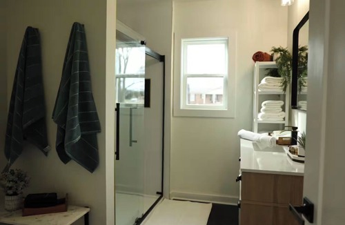 Spring Hill House | The Music Box - 13 acre Farm Tiny House