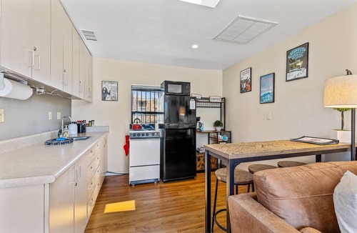 Downtown Flagstaff Apartment | The Music Studio, Historic FLG, Sleeps 3, Private & A/C!