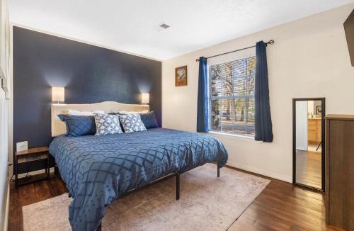 Table Rock House | The Nautical Nook - Charming Walk-In Condo for 4