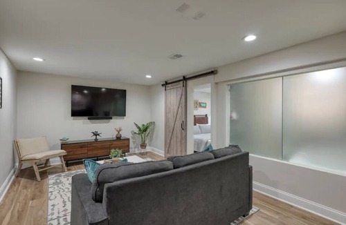 Crescent Hill Apartment | The Oxford