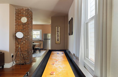 Germantown House | The Paper Plane ~ Hot Tub, Fire Pit, Deck, Grill