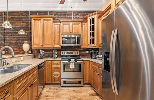 Downtown Nashville Condo | The Parton Printer's Alley Nashville- 2 Blocks to Broadway