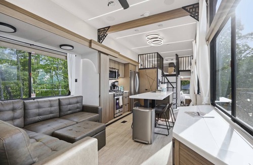 Tallassee House | The Pine- Gorgeous views of the Smoky Mountains