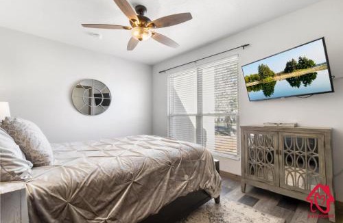 Northeast Heights House | The Plaza - An Irvie Home w Summer Pool