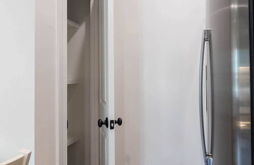 Oxford Condo | The Rebel Sole