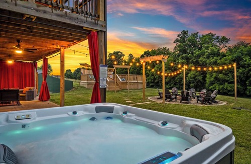 Nazareth House | The Rickhouse Retreat | Golf Sim*Massage Chairs*Sauna+
