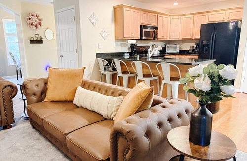 Louisville House | The River Vale - Peaceful Kentucky charm just off scenic River Road