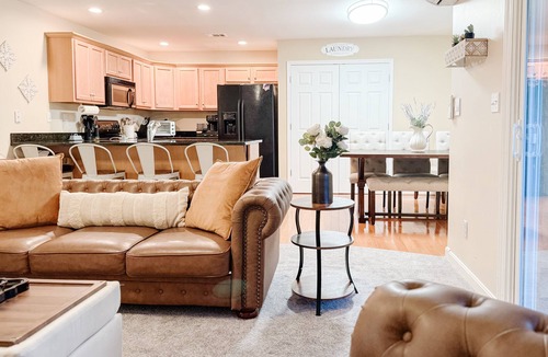 Louisville House | The River Vale - Peaceful Kentucky charm just off scenic River Road