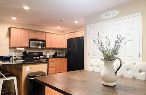 Louisville House | The River Vale - Peaceful Kentucky charm just off scenic River Road