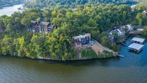 Osage Beach House | The Royal Chateau-5BED6BATHPoolHottub-20PP
