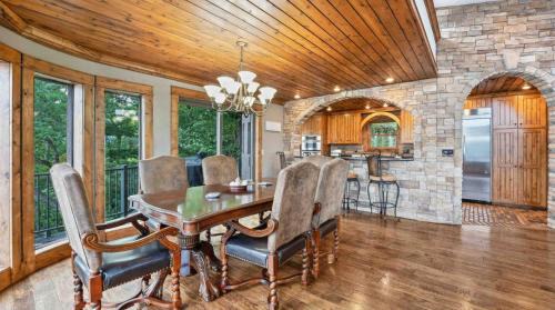 Osage Beach House | The Royal Chateau-5BED6BATHPoolHottub-20PP