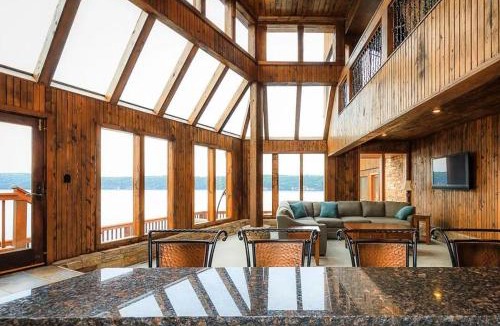 Osage Beach House | The Royal Chateau-5BED6BATHPoolHottub-20PP